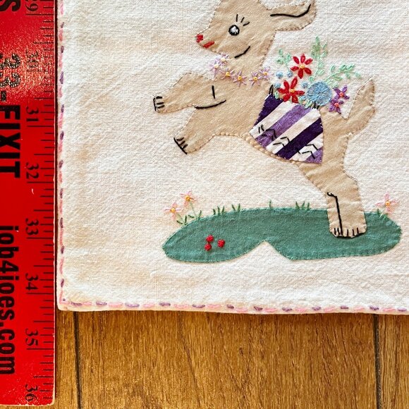 Lot of vintage linen embroidered napkins and tablecloths - Picture 11 of 16